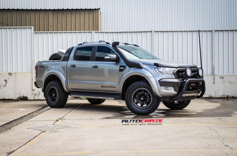 FORD-RANGER-TROPHY-MATTE-BLACK-WITH-ANTHRACITE-RING